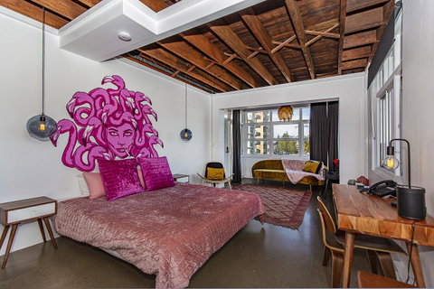 The Pink Hotel Coolangatta - St Kilda Accommodation 33