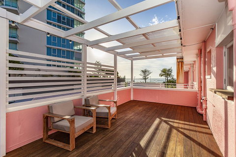 The Pink Hotel Coolangatta - St Kilda Accommodation 30