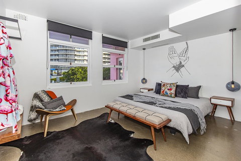 The Pink Hotel Coolangatta - St Kilda Accommodation 11