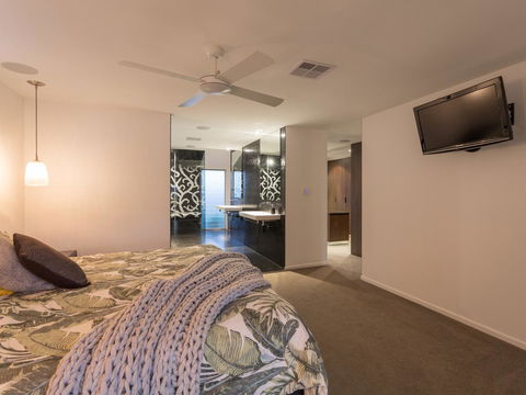 Rumrunner Resort - St Kilda Accommodation 24