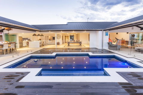 Rumrunner Resort - St Kilda Accommodation 3