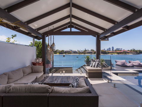 Rumrunner Resort - St Kilda Accommodation 5