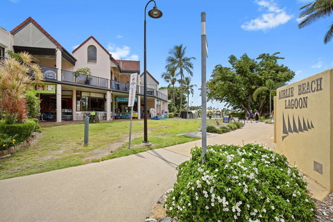 Montipora Unit 3 - In The Heart Of Airlie, Wi-fi And Netflix - St Kilda Accommodation 11
