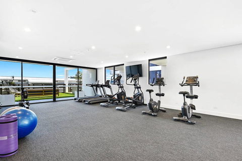 Qube Broadbeach Ocean View Apartments - St Kilda Accommodation 35