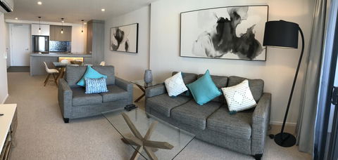 Qube Broadbeach Ocean View Apartments - St Kilda Accommodation 18