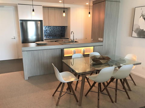 Qube Broadbeach Ocean View Apartments - St Kilda Accommodation 26