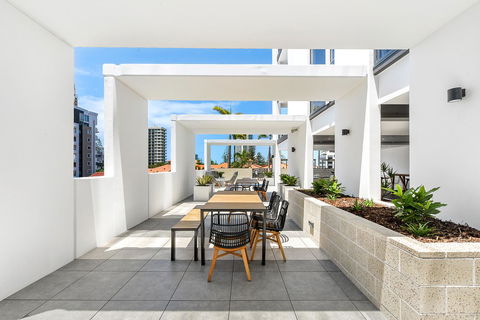 Qube Broadbeach Ocean View Apartments - St Kilda Accommodation 5