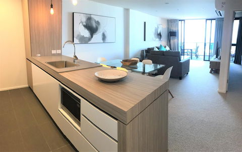 Qube Broadbeach Ocean View Apartments - St Kilda Accommodation 25