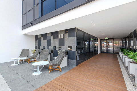 Qube Broadbeach Ocean View Apartments - St Kilda Accommodation 7