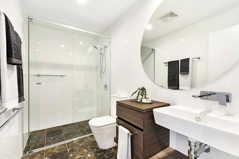 Qube Broadbeach Ocean View Apartments - St Kilda Accommodation 1