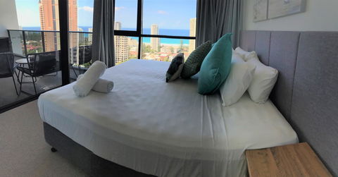 Qube Broadbeach Ocean View Apartments - St Kilda Accommodation 23