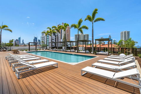 Qube Broadbeach Ocean View Apartments - St Kilda Accommodation 16