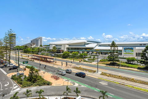 Qube Broadbeach Ocean View Apartments - St Kilda Accommodation 2