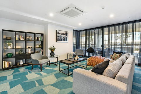 Qube Broadbeach Ocean View Apartments - St Kilda Accommodation 14
