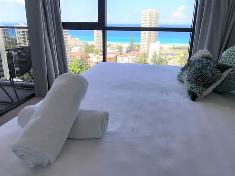 Qube Broadbeach Ocean View Apartments - St Kilda Accommodation 20