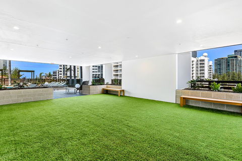 Qube Broadbeach Ocean View Apartments - St Kilda Accommodation 6