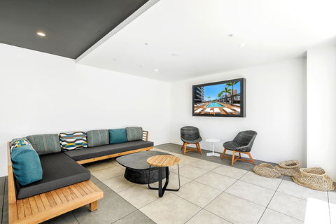 Qube Broadbeach Ocean View Apartments - St Kilda Accommodation 32