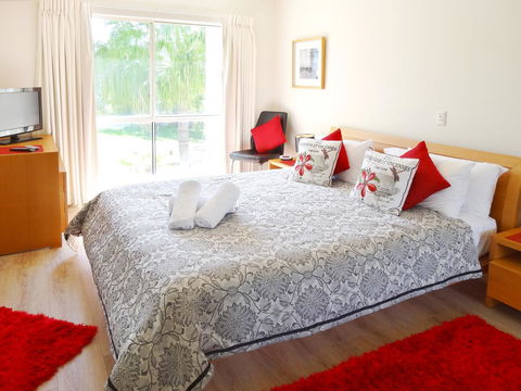 Waterfront Resort Villa With Buggy - St Kilda Accommodation 12