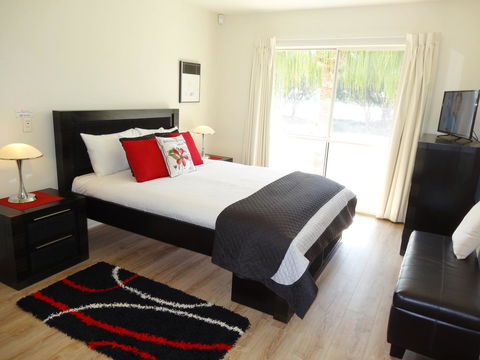 Waterfront Resort Villa With Buggy - St Kilda Accommodation 9