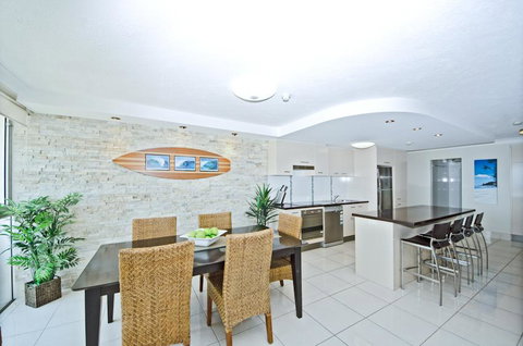 Burleigh Beach Tower - St Kilda Accommodation 14
