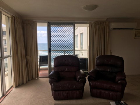 Burleigh Beach Tower - St Kilda Accommodation 2