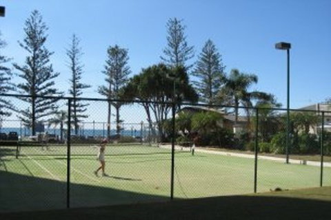 Burleigh Beach Tower - St Kilda Accommodation 10