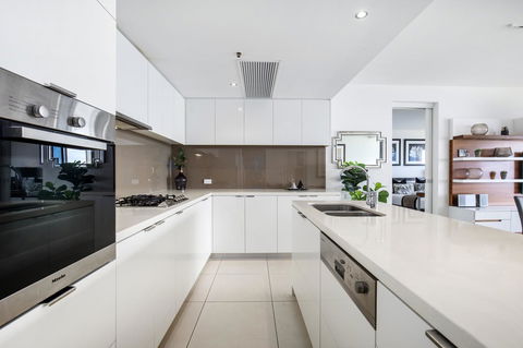 Ultra Broadbeach - St Kilda Accommodation 19