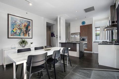 Ultra Broadbeach - St Kilda Accommodation 24