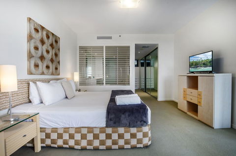 Ultra Broadbeach - St Kilda Accommodation 37