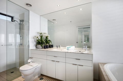 Ultra Broadbeach - St Kilda Accommodation 14