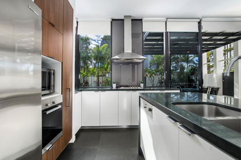 Ultra Broadbeach - St Kilda Accommodation 25
