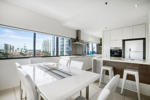 Ultra Broadbeach - St Kilda Accommodation 9