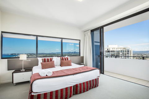 Ultra Broadbeach - St Kilda Accommodation 16