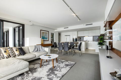 Ultra Broadbeach - St Kilda Accommodation 12