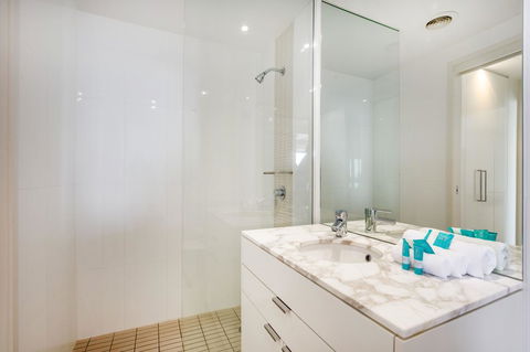 Ultra Broadbeach - St Kilda Accommodation 28