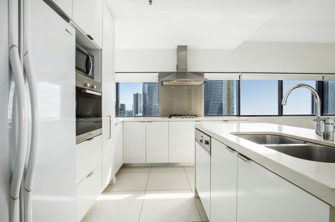 Ultra Broadbeach - St Kilda Accommodation 31