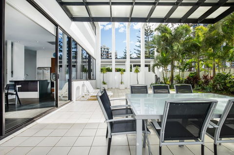 Ultra Broadbeach - St Kilda Accommodation 26