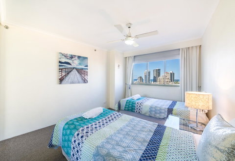 The Meriton Apartments On Main Beach - St Kilda Accommodation 3