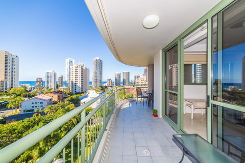 The Meriton Apartments On Main Beach - St Kilda Accommodation 10