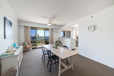 The Meriton Apartments On Main Beach - St Kilda Accommodation 14