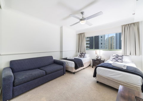 The Meriton Apartments On Main Beach - St Kilda Accommodation 17