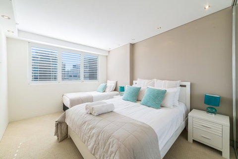 The Meriton Apartments On Main Beach - St Kilda Accommodation 6
