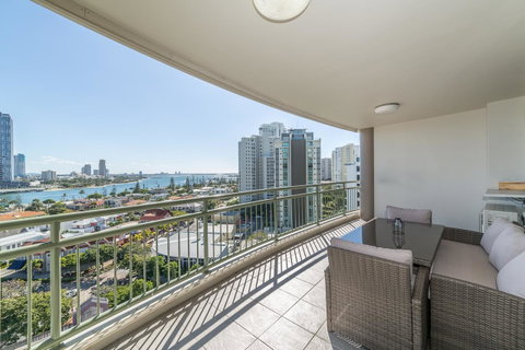 The Meriton Apartments On Main Beach - St Kilda Accommodation 23