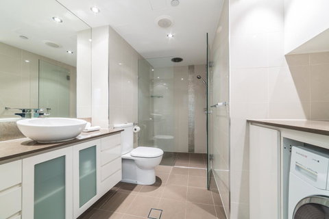 The Meriton Apartments On Main Beach - St Kilda Accommodation 18