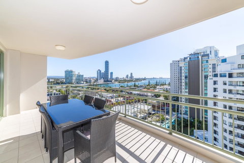 The Meriton Apartments On Main Beach - St Kilda Accommodation 22