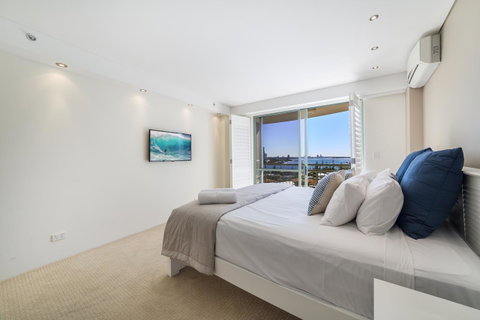 The Meriton Apartments On Main Beach - St Kilda Accommodation 5