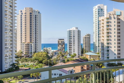 The Meriton Apartments On Main Beach - St Kilda Accommodation 21