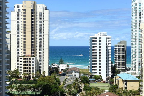 The Meriton Apartments On Main Beach - St Kilda Accommodation 29