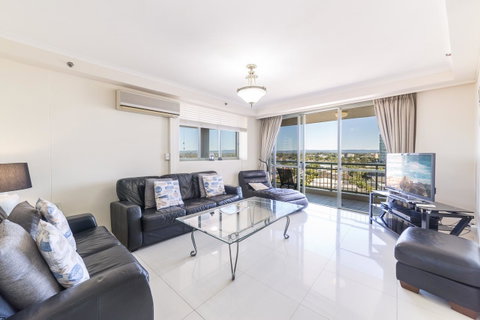 The Meriton Apartments On Main Beach - St Kilda Accommodation 13