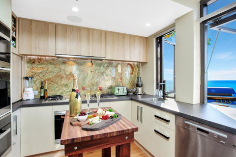 Burleigh Esplanade Apartments - St Kilda Accommodation 6